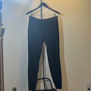 LULULEMON- L black joggers perfect condition